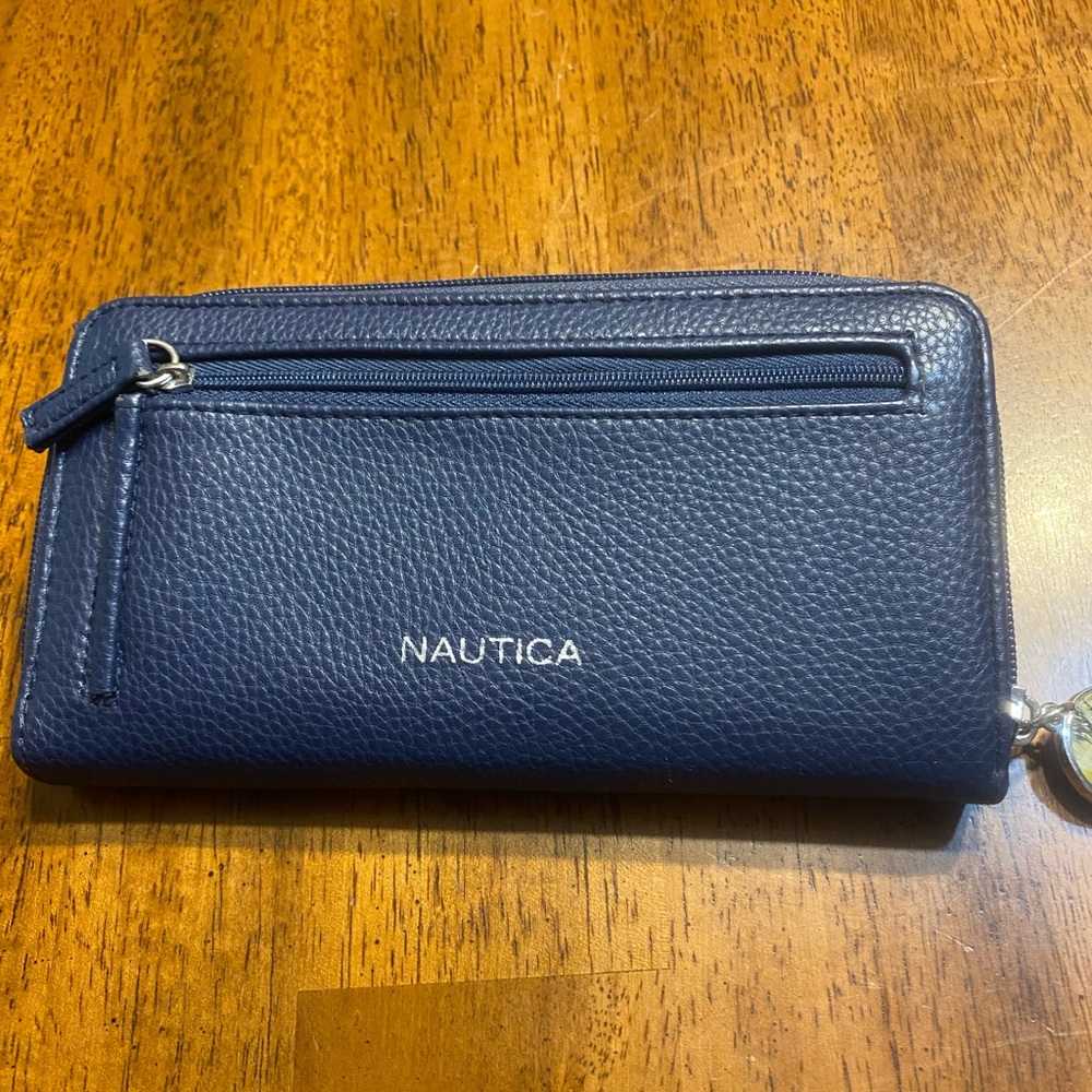Nautica billfold. RDIF protection.